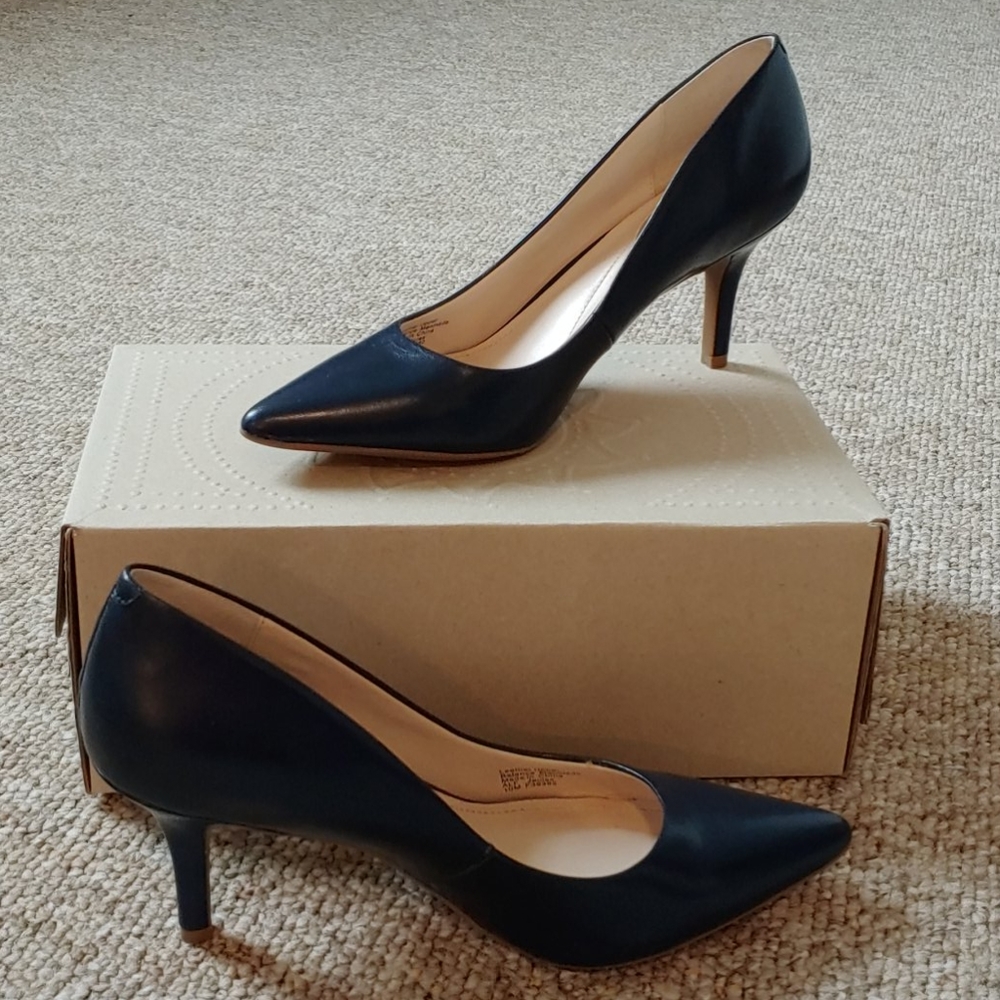 Navy blue leather heels